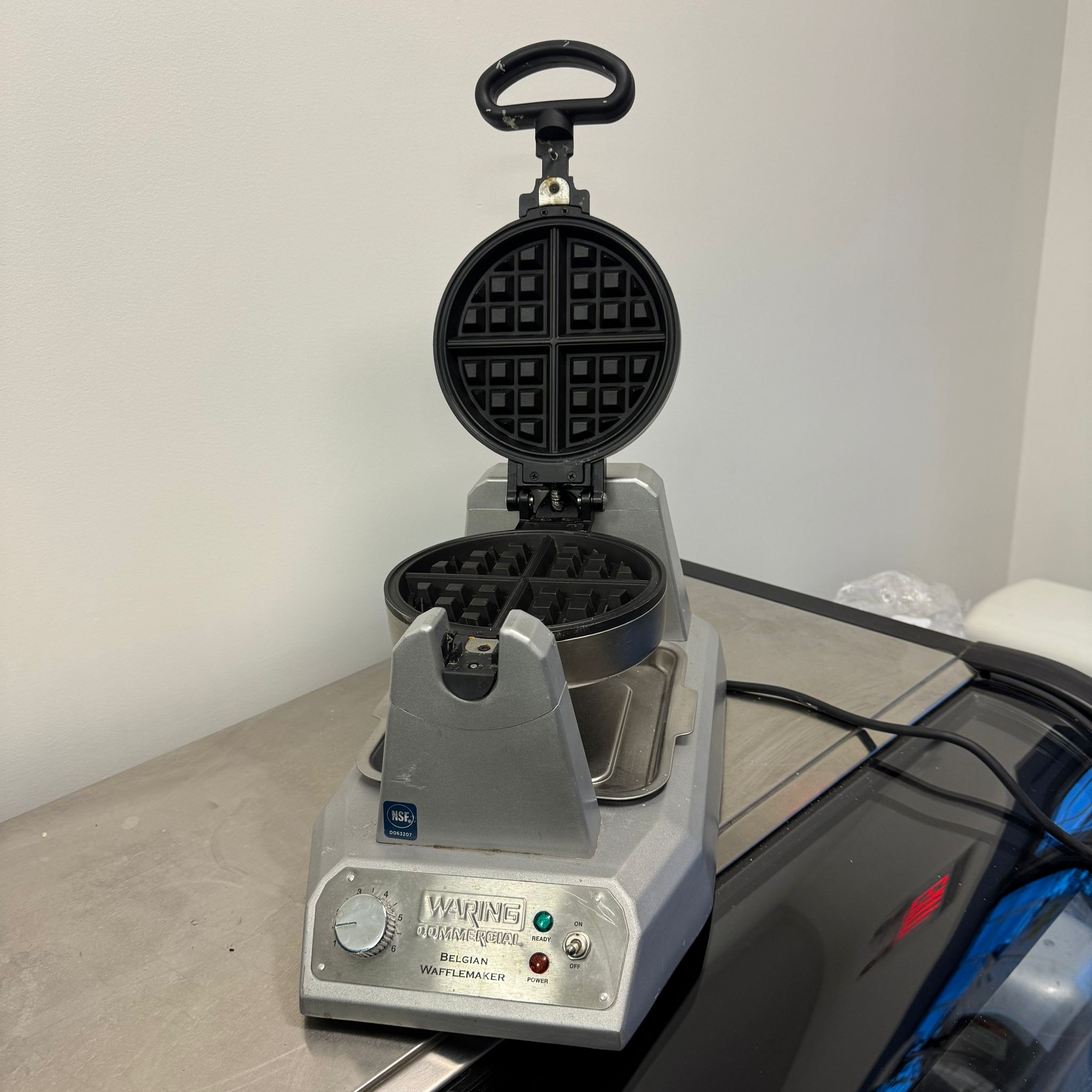 Waring Commercial WW180 – Belgian Waffle Maker