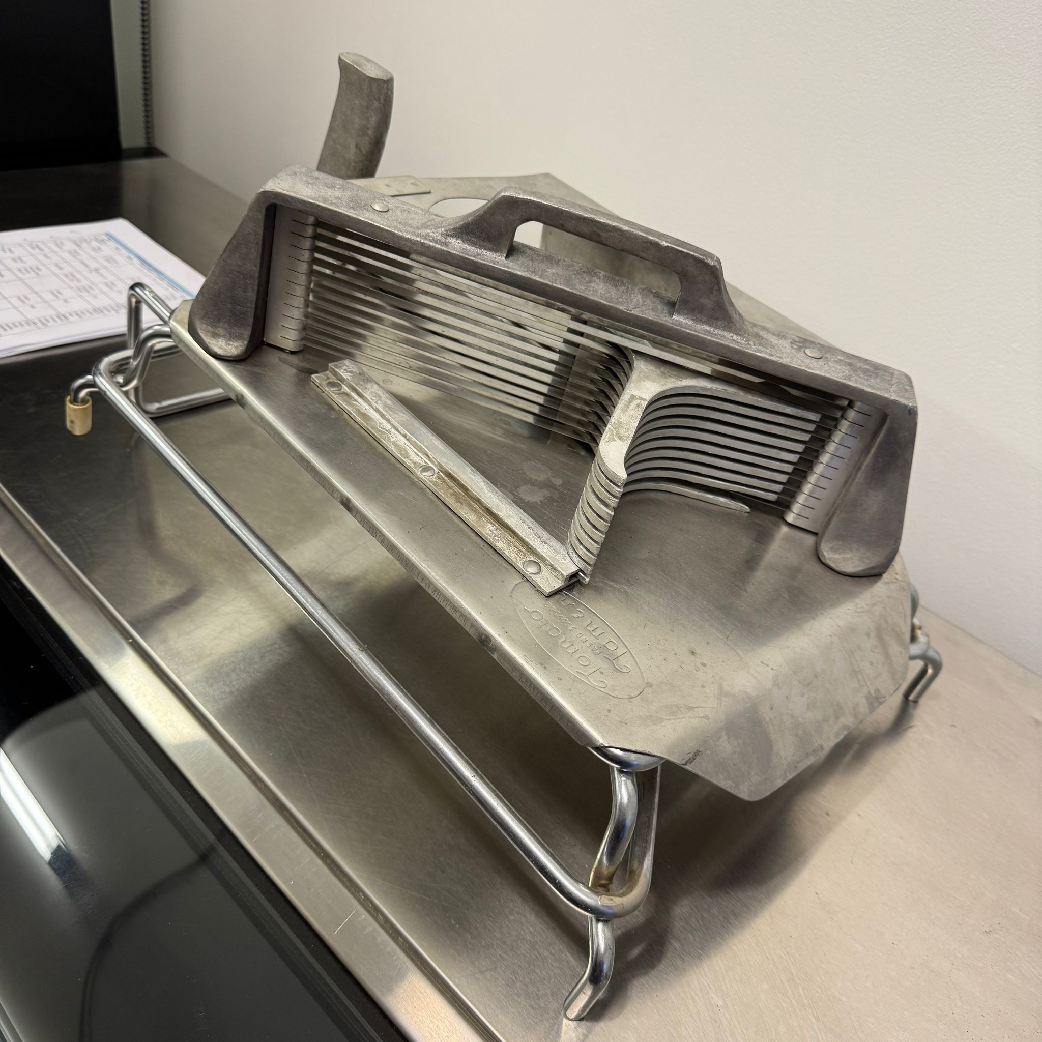 Tomato Tamer – Commercial Tomato Slicer