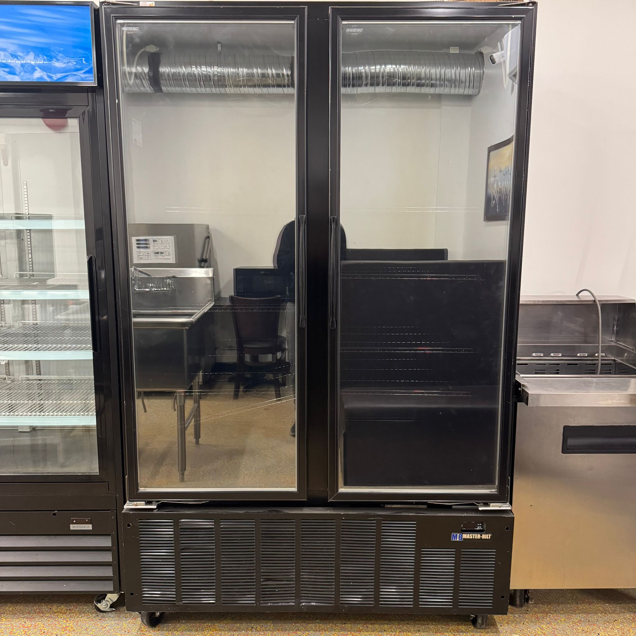 Master-Bilt BLG-48HD – Two-Section Glass Door Freezer