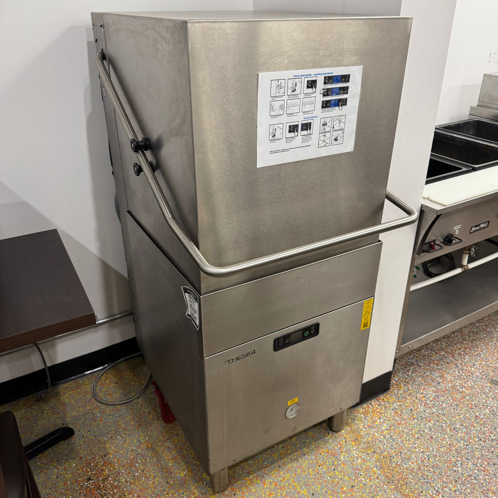 Thesis H110E-A High Temperature 60 Racks / Hour Door Type Dishwasher