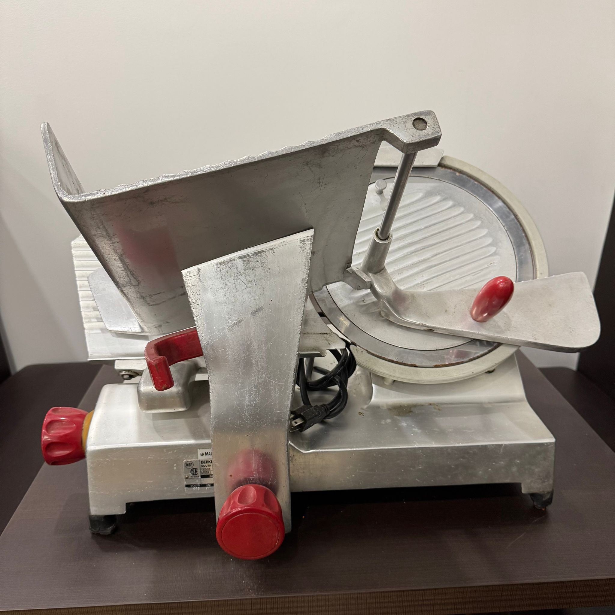 Berkel 827A – 12″ Manual Gravity Feed Economy Meat Slicer