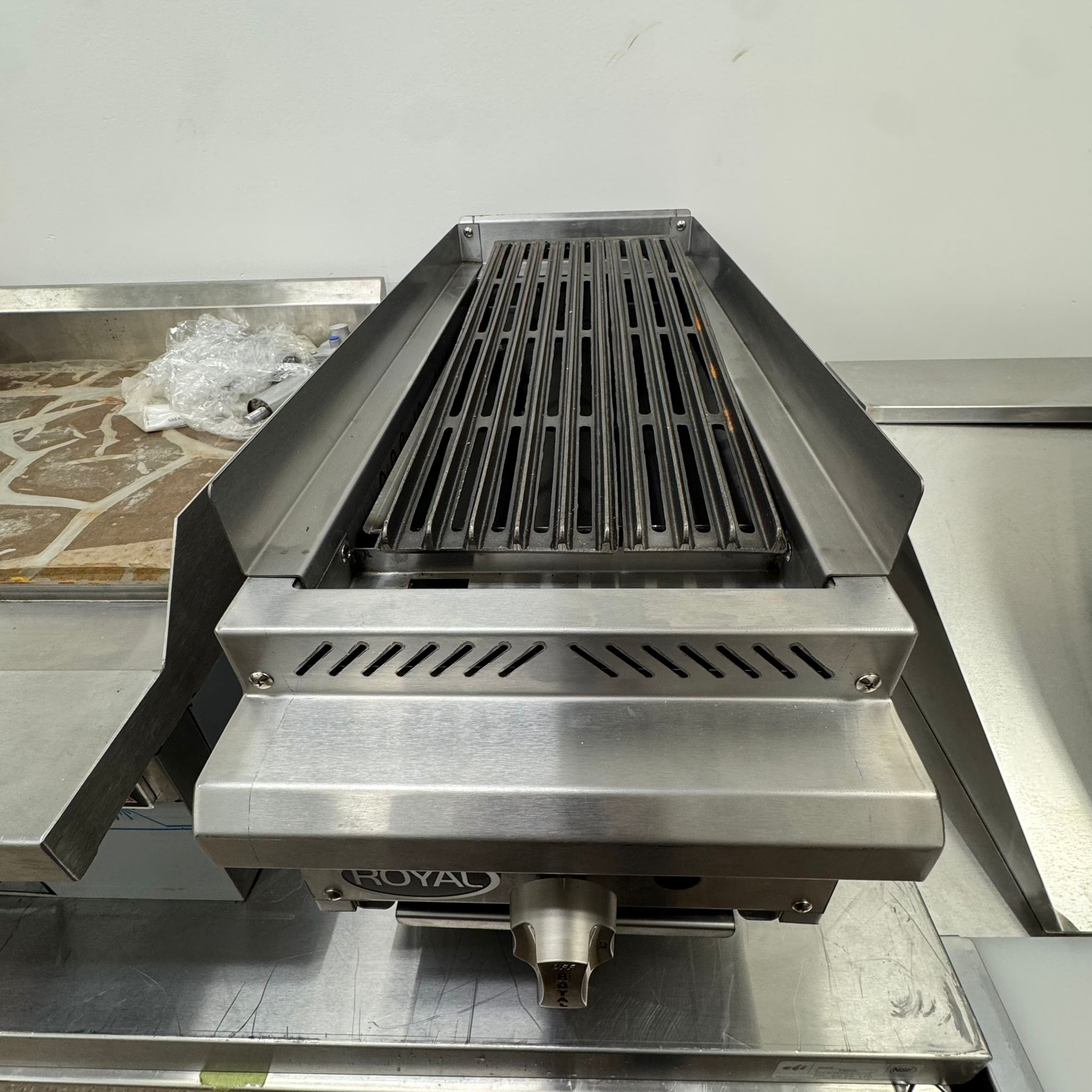 Royal RRB-12 Natural Gas 12" Radiant Charbroiler